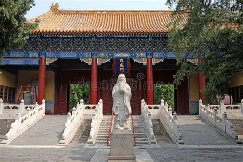 ¡El Templo de Confucius de Weifang, un santuario histórico lleno de sabiduría ancestral!