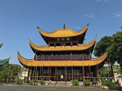  ¡Sumérgete en la historia y la naturaleza en el Templo de Yueyang!