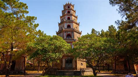 ¡Sumérgete en la historia y la majestuosidad de la Pagoda Thien Mu!