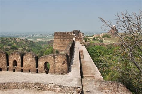  El Fuerte Rohtas: Una Fortaleza Histórica Impresionante en las Montañas del Punjab