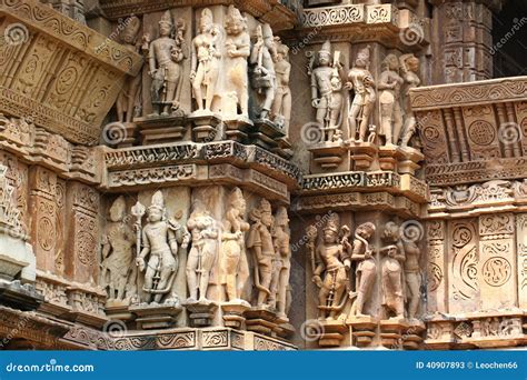 El Templo de Khajuraho: ¡Una explosión de escultura y erotismo ancestral!